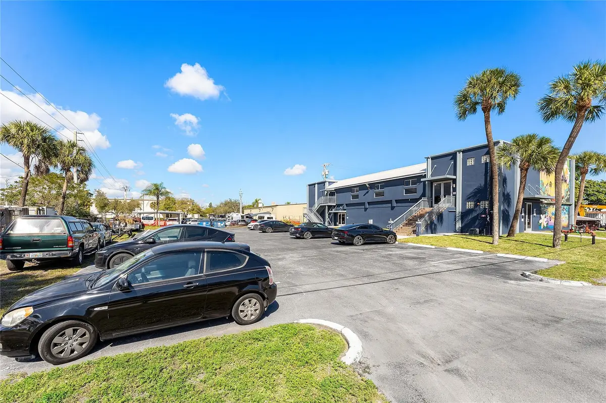 Photo 8 at 325 SW 26th Street, Fort Lauderdale