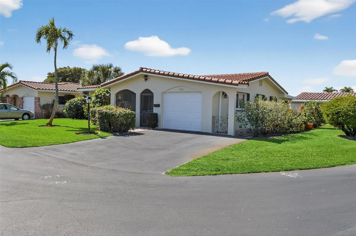 Photo 3 at 4391 NW 12th Avenue, Deerfield Beach