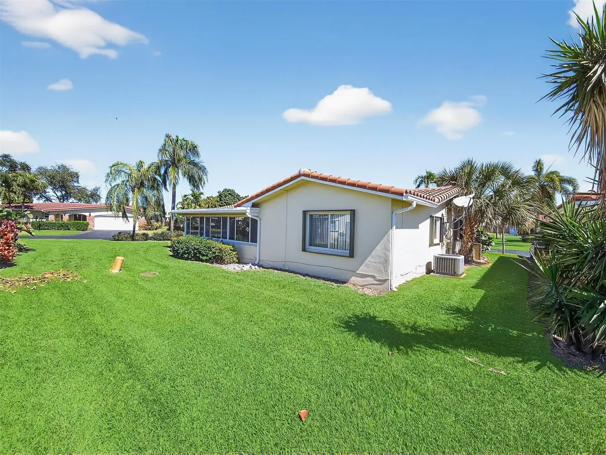 Photo 4 at 4391 NW 12th Avenue, Deerfield Beach