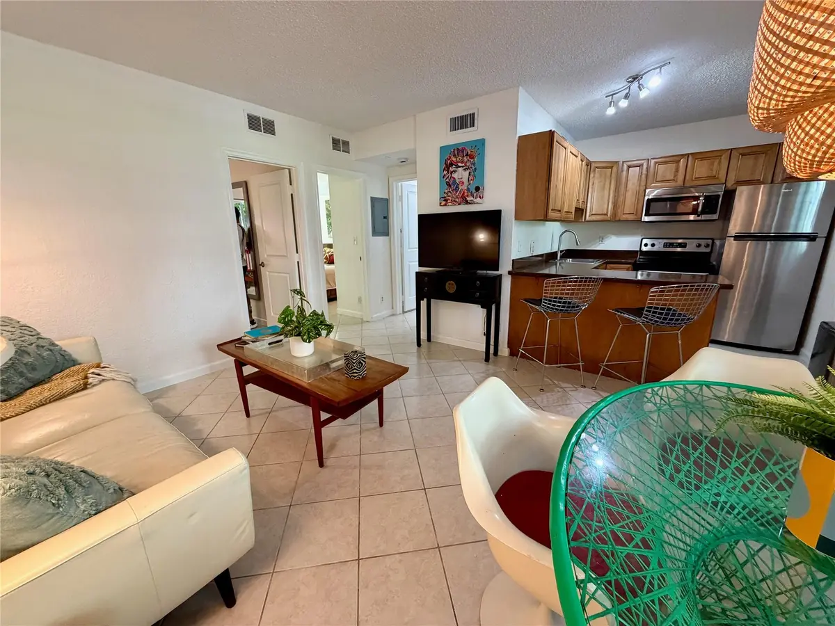 Photo 5 at 2660 NE 8th Avenue 307, Wilton Manors