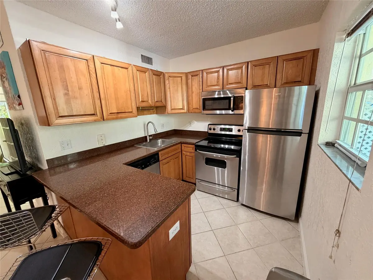 Photo 6 at 2660 NE 8th Avenue 307, Wilton Manors