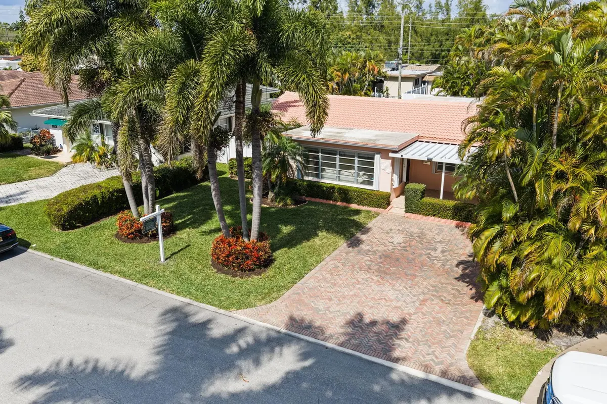 Photo 3 at 947 Lincoln Street, Hollywood