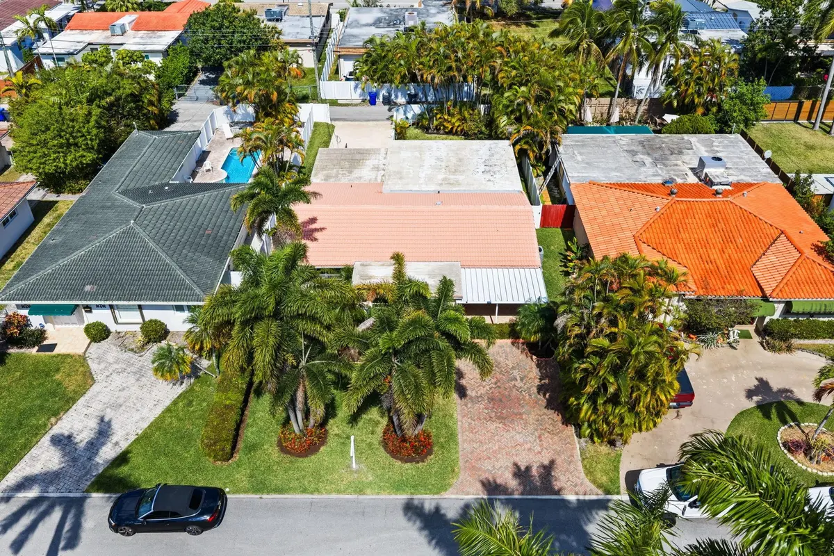 Photo 5 at 947 Lincoln Street, Hollywood
