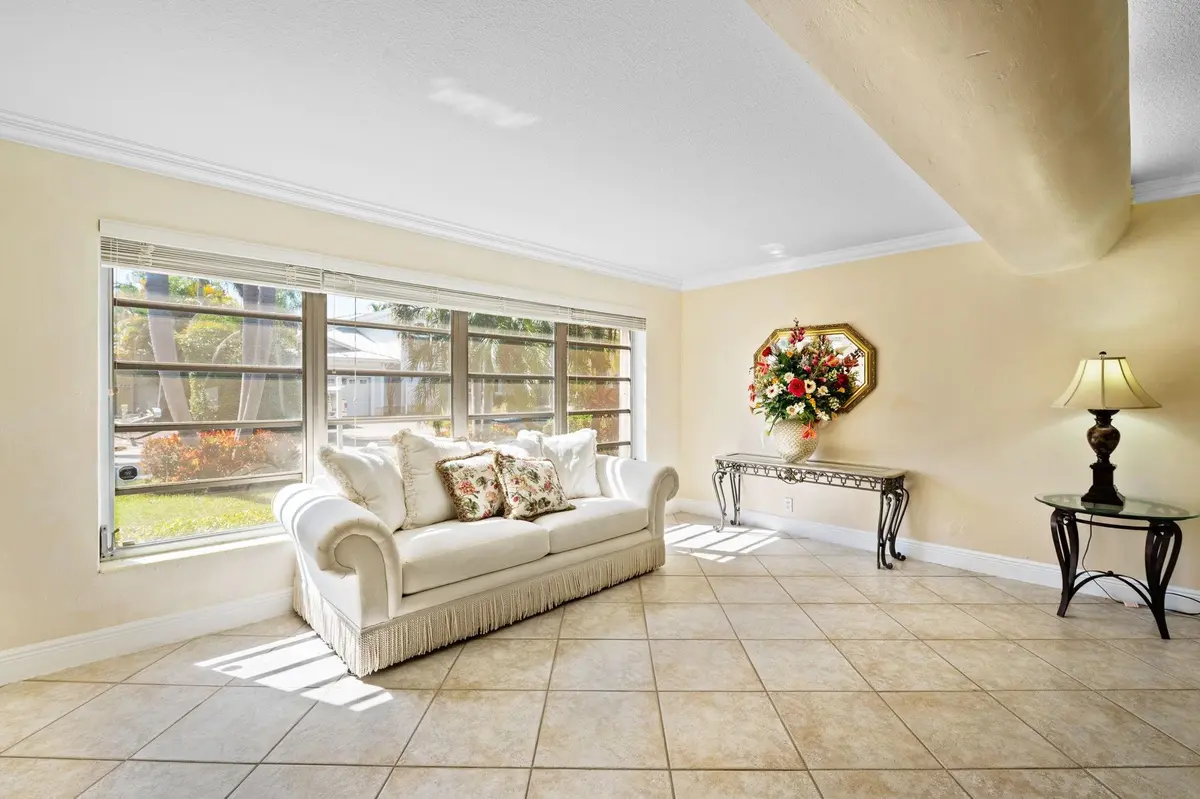Photo 8 at 947 Lincoln Street, Hollywood