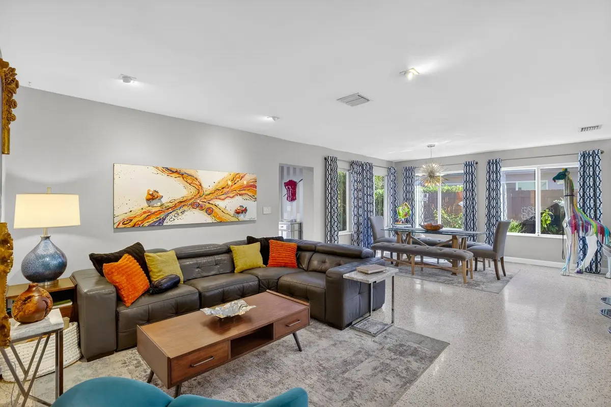 Photo 3 at 1510 NE 39th Street, Oakland Park