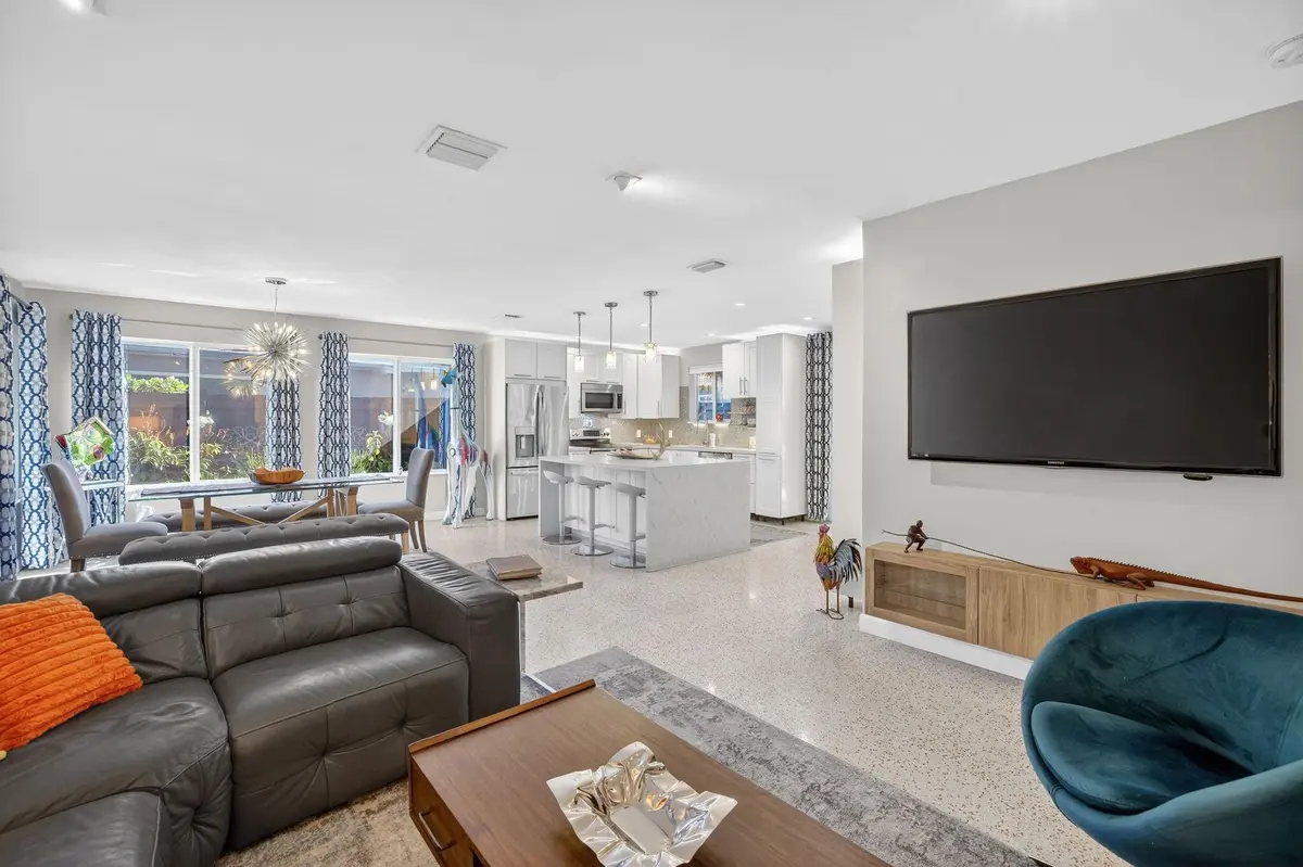 Photo 4 at 1510 NE 39th Street, Oakland Park