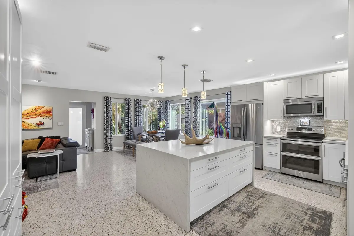 Photo 6 at 1510 NE 39th Street, Oakland Park