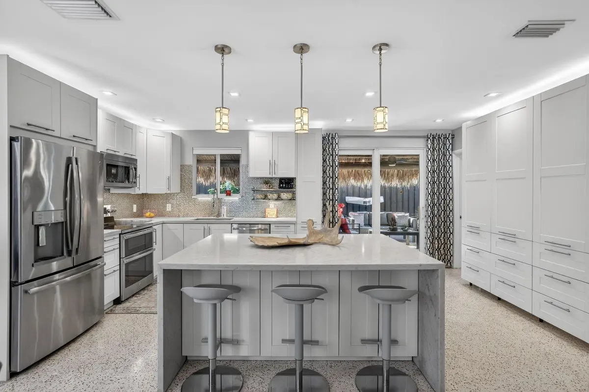 Photo 7 at 1510 NE 39th Street, Oakland Park