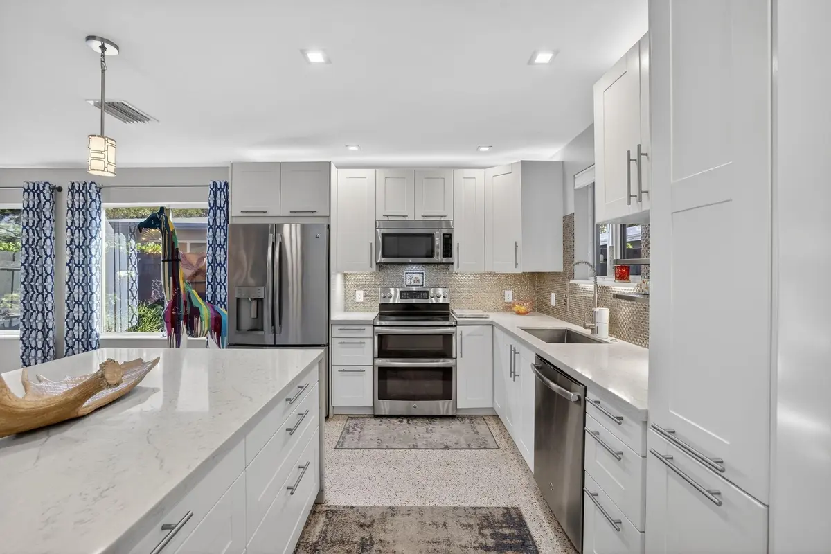 Photo 8 at 1510 NE 39th Street, Oakland Park