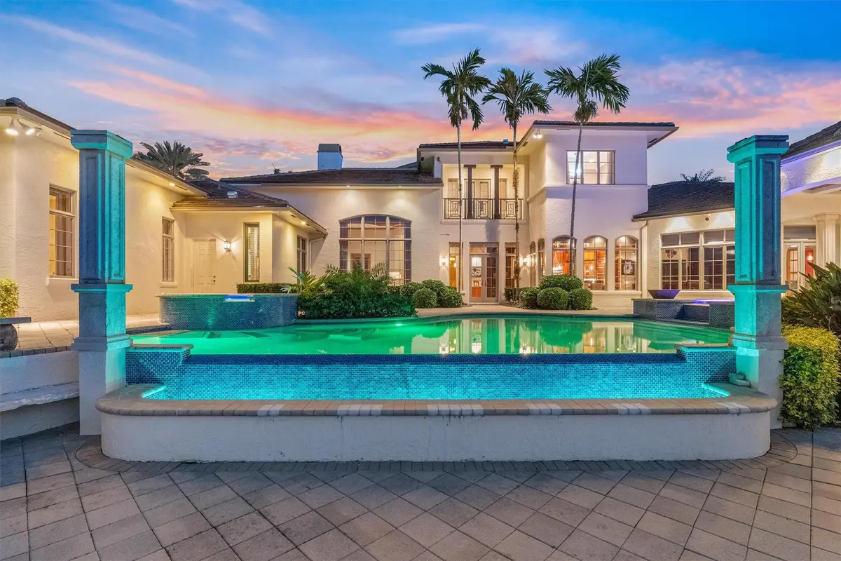 Vanishing Edge Pool and Spa at 369 SWEET BAY Avenue, Plantation