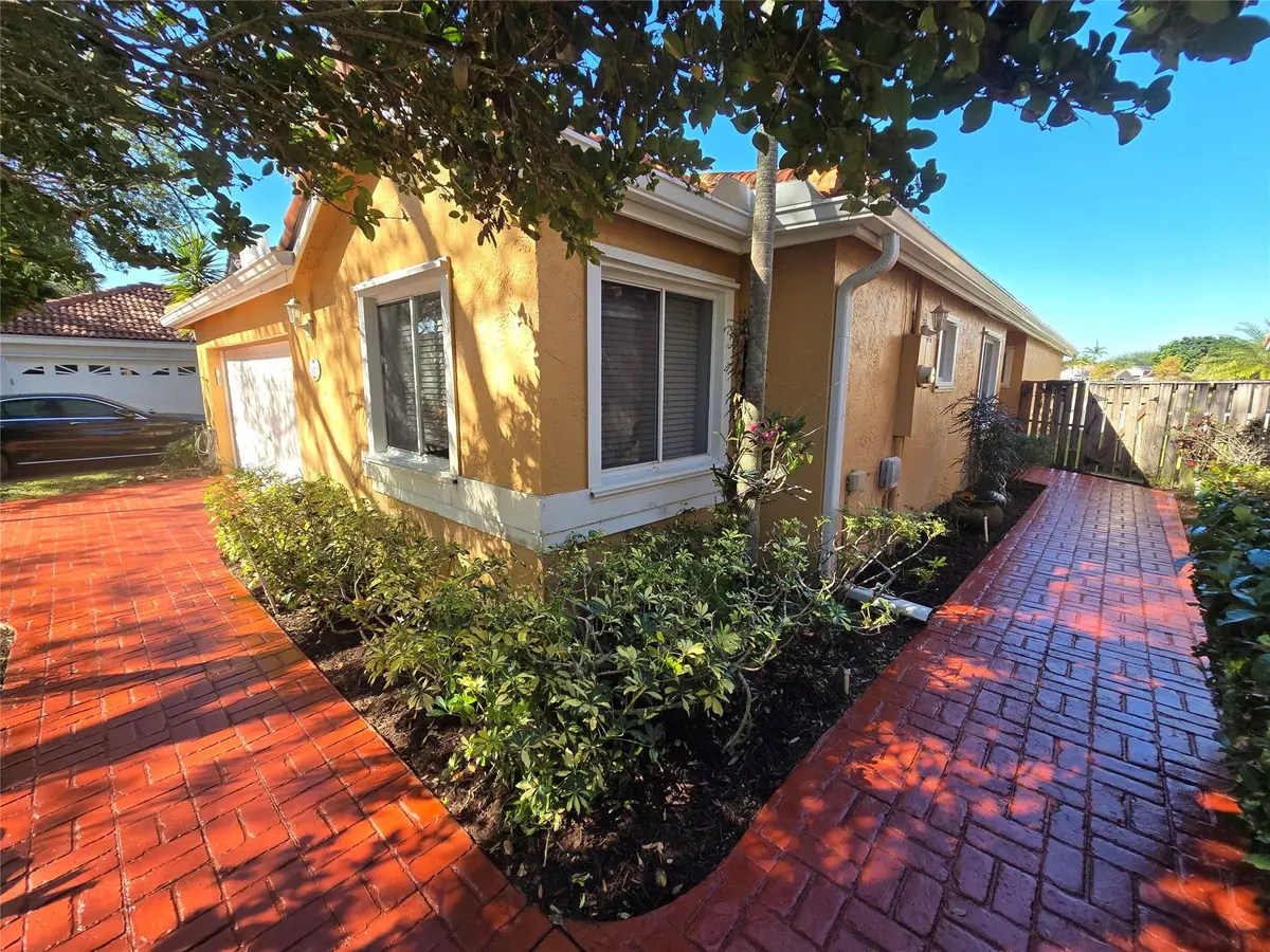 Photo 4 at 10061 NW 2nd Street, Plantation
