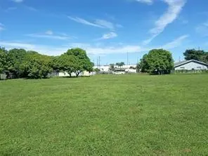 Photo 2 at 2014 NW 28th Street, Oakland Park