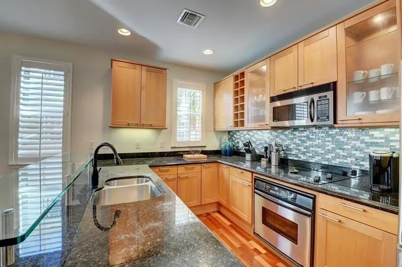 Photo 8 at 306 E Mallory Circle, Delray Beach
