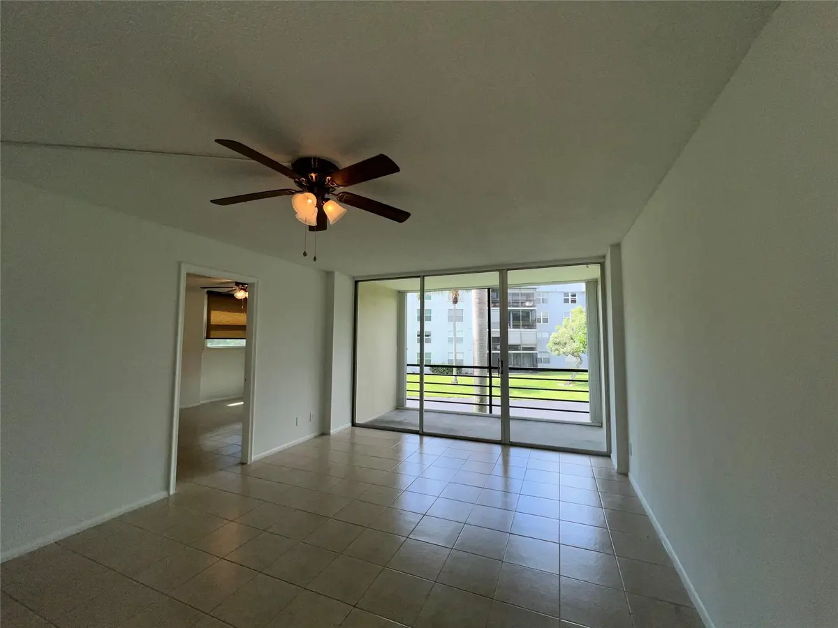 Photo 3 at 117 Royal Park Drive 2a, Oakland Park