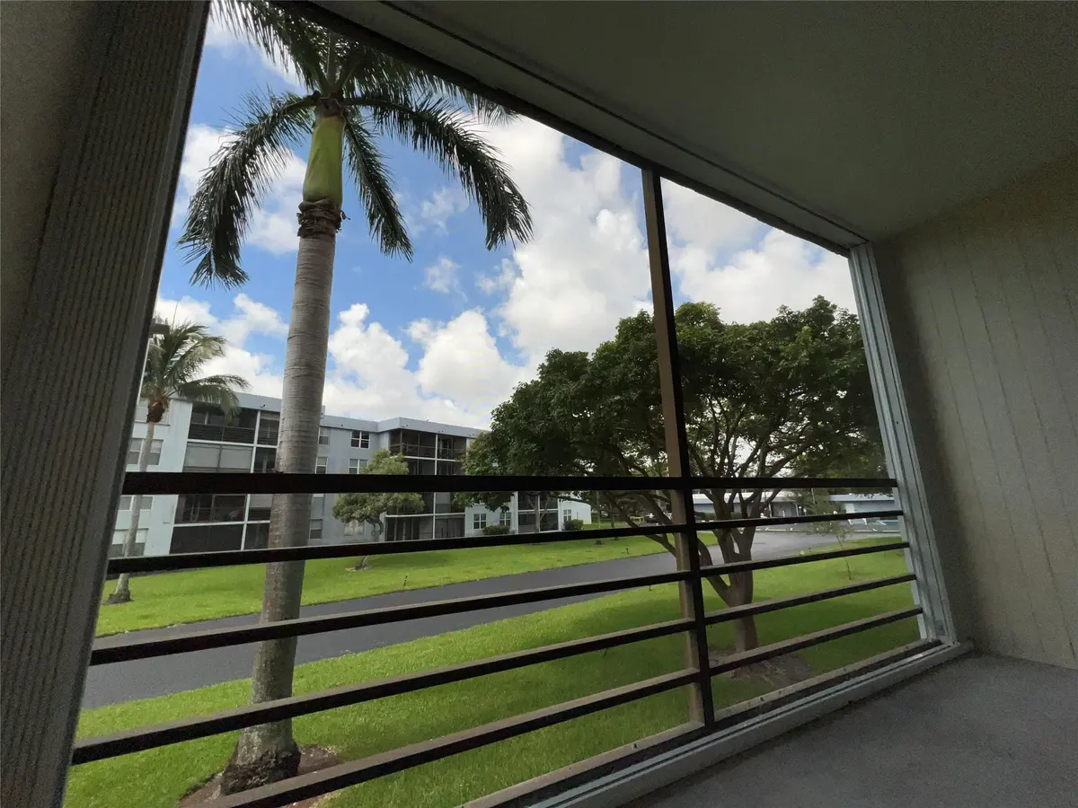 Photo 4 at 117 Royal Park Drive 2a, Oakland Park