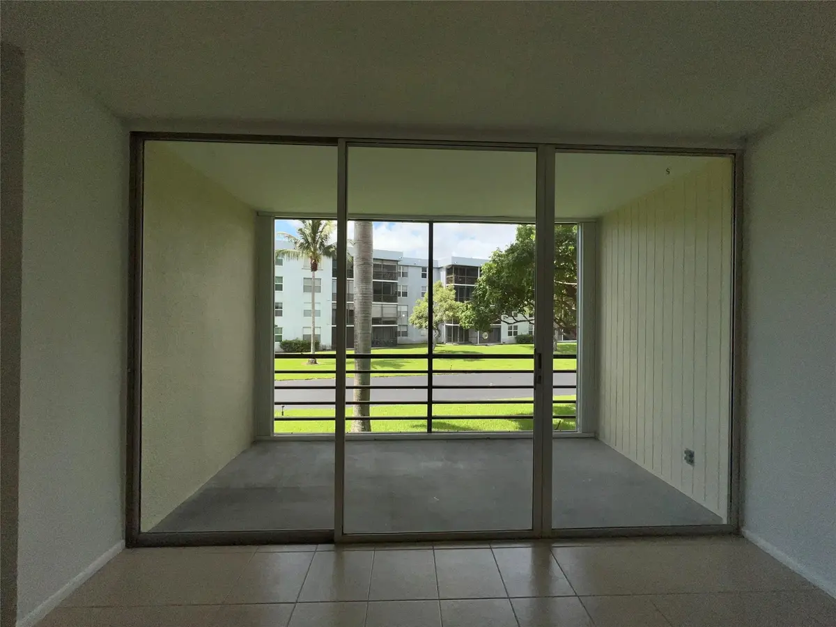 Photo 8 at 117 Royal Park Drive 2a, Oakland Park