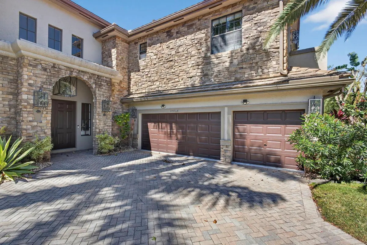 Photo 6 at 10468 Trianon Place, Wellington