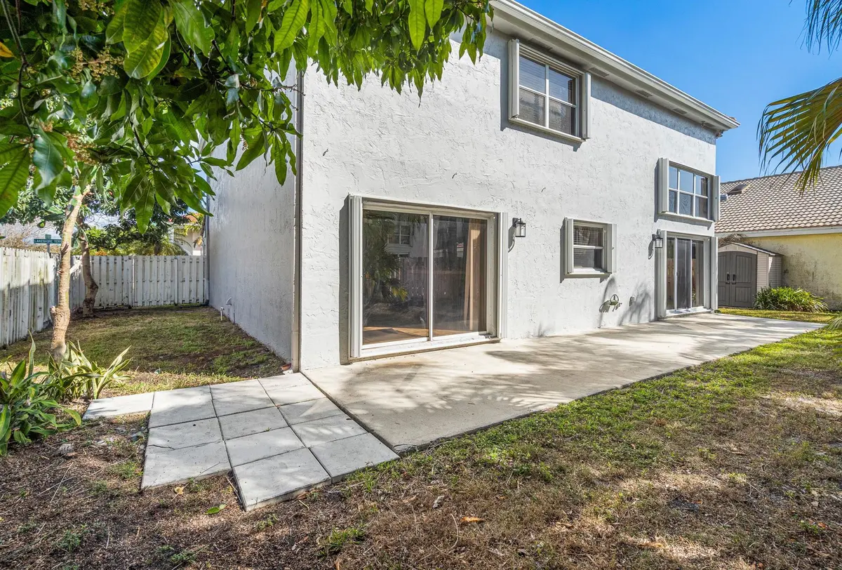 Photo 5 at 601 Lakeshore Terrace, Davie
