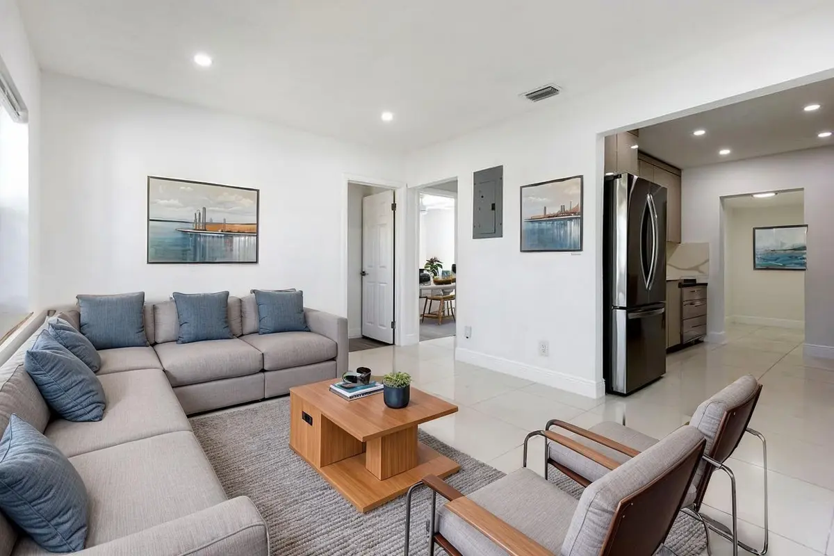 Photo 3 at 140 NW 46th Street, Oakland Park
