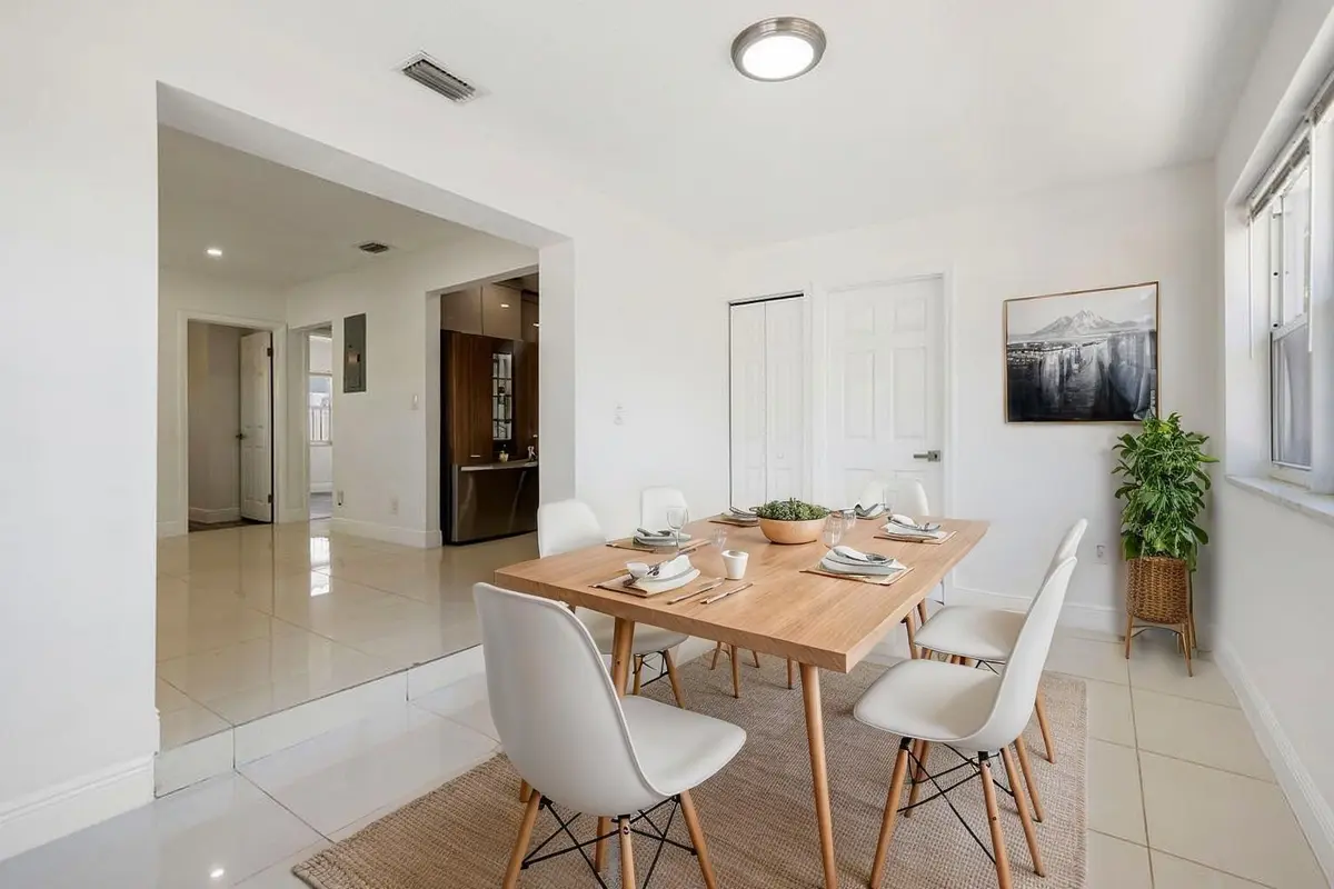 Photo 4 at 140 NW 46th Street, Oakland Park