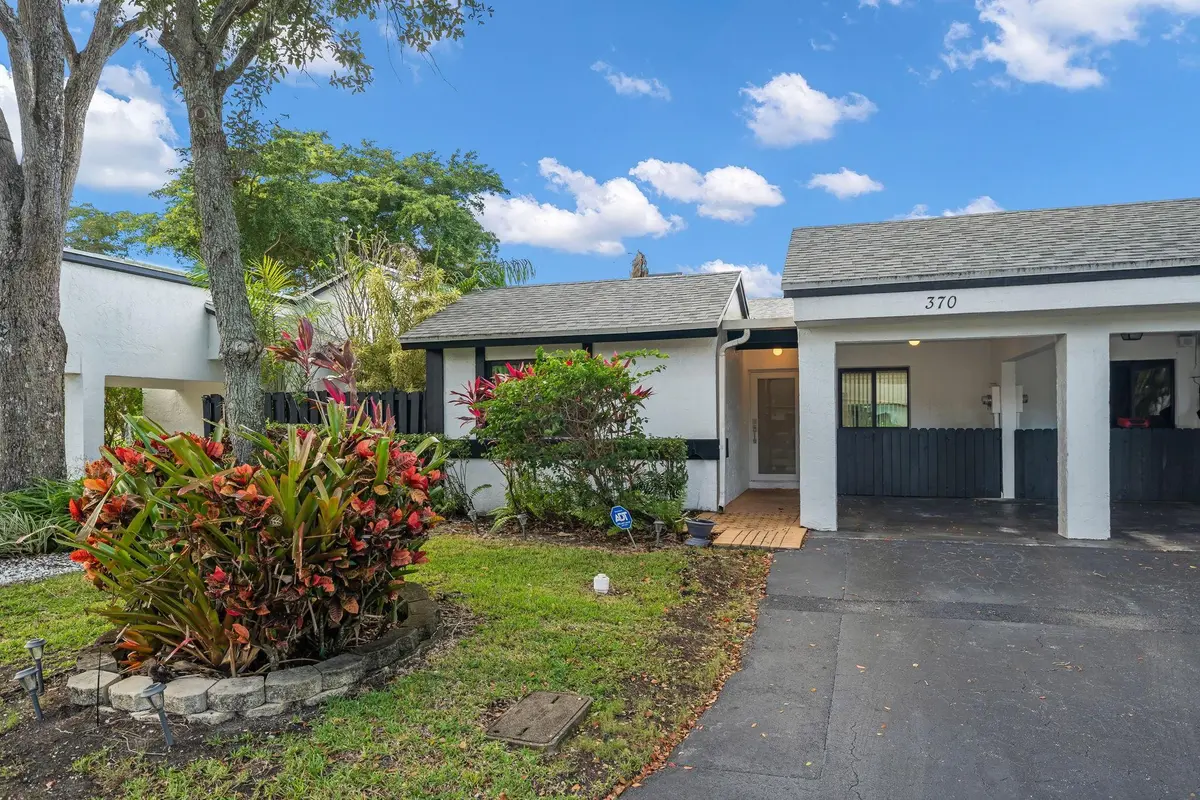 Photo 6 at 370 Fairway Circle 13, Weston