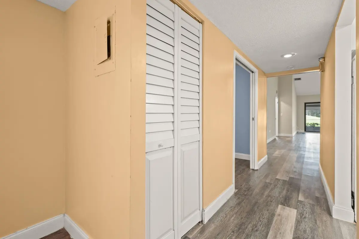 Photo 8 at 370 Fairway Circle 13, Weston