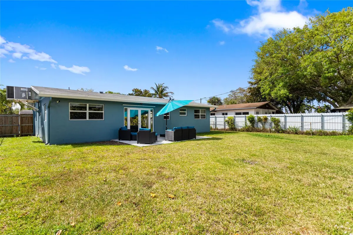 Photo 6 at 6881 Douglas Street, Hollywood