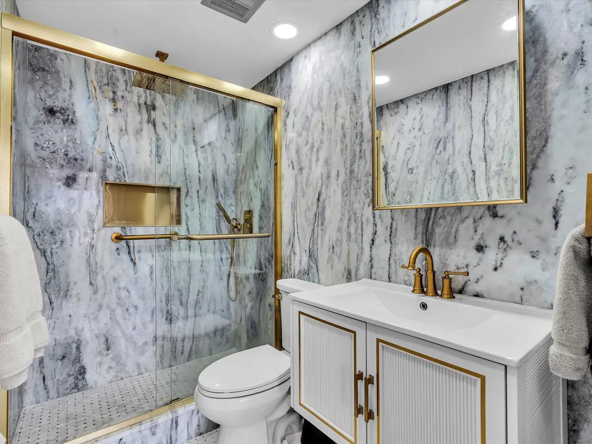 Marble bath at 3300 NE 36th Street 220, Fort Lauderdale