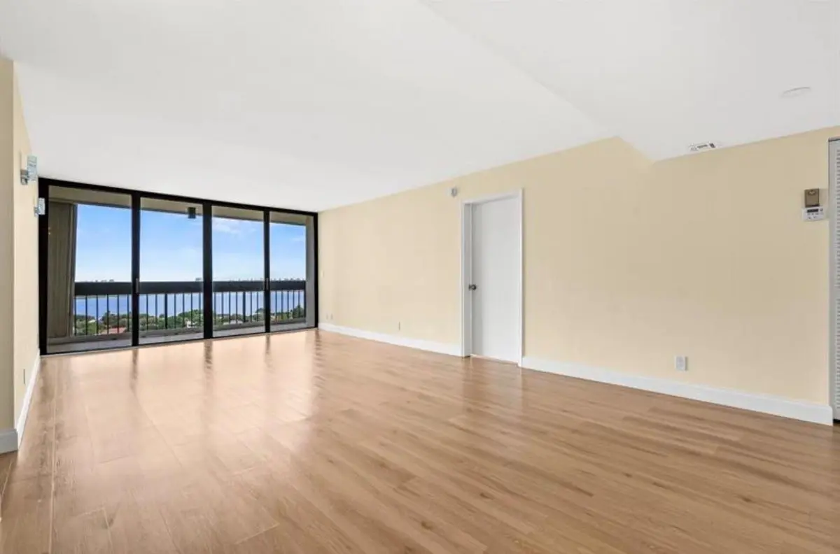 Photo 5 at 2400 Presidential Way Ph2, West Palm Beach