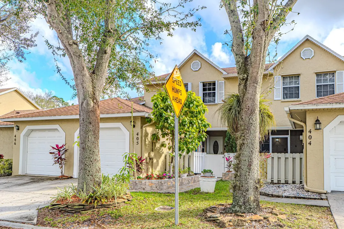 Photo 2 at 405 Maplewood Drive 405, Greenacres