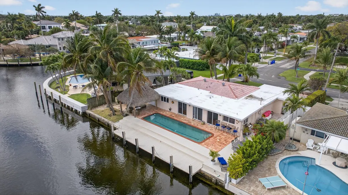 Photo 3 at 900 SE 3rd Terrace, Pompano Beach