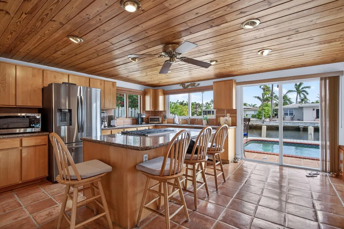 Photo 4 at 900 SE 3rd Terrace, Pompano Beach