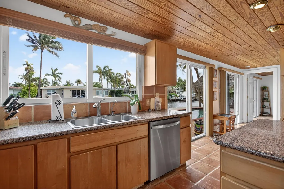 Photo 6 at 900 SE 3rd Terrace, Pompano Beach
