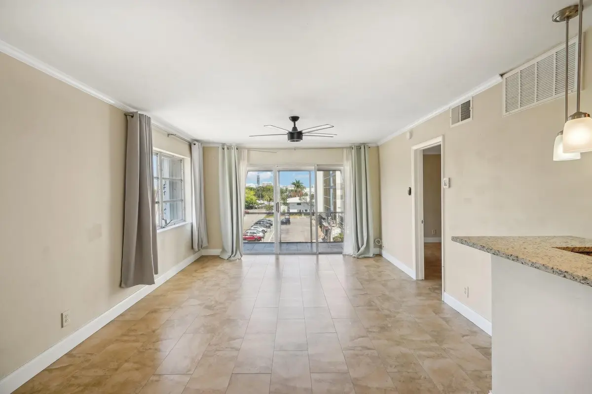 Photo 3 at 3040 NE 16th Avenue 402, Oakland Park