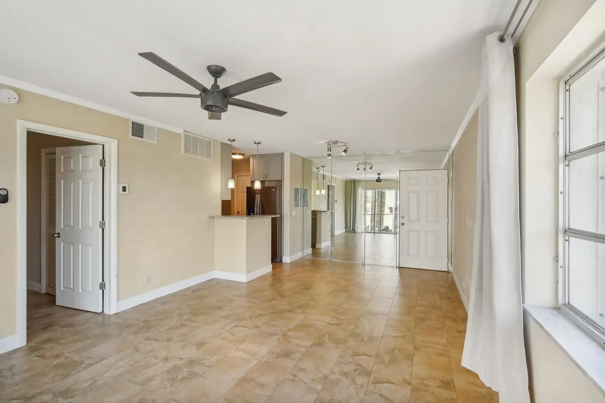 Photo 5 at 3040 NE 16th Avenue 402, Oakland Park