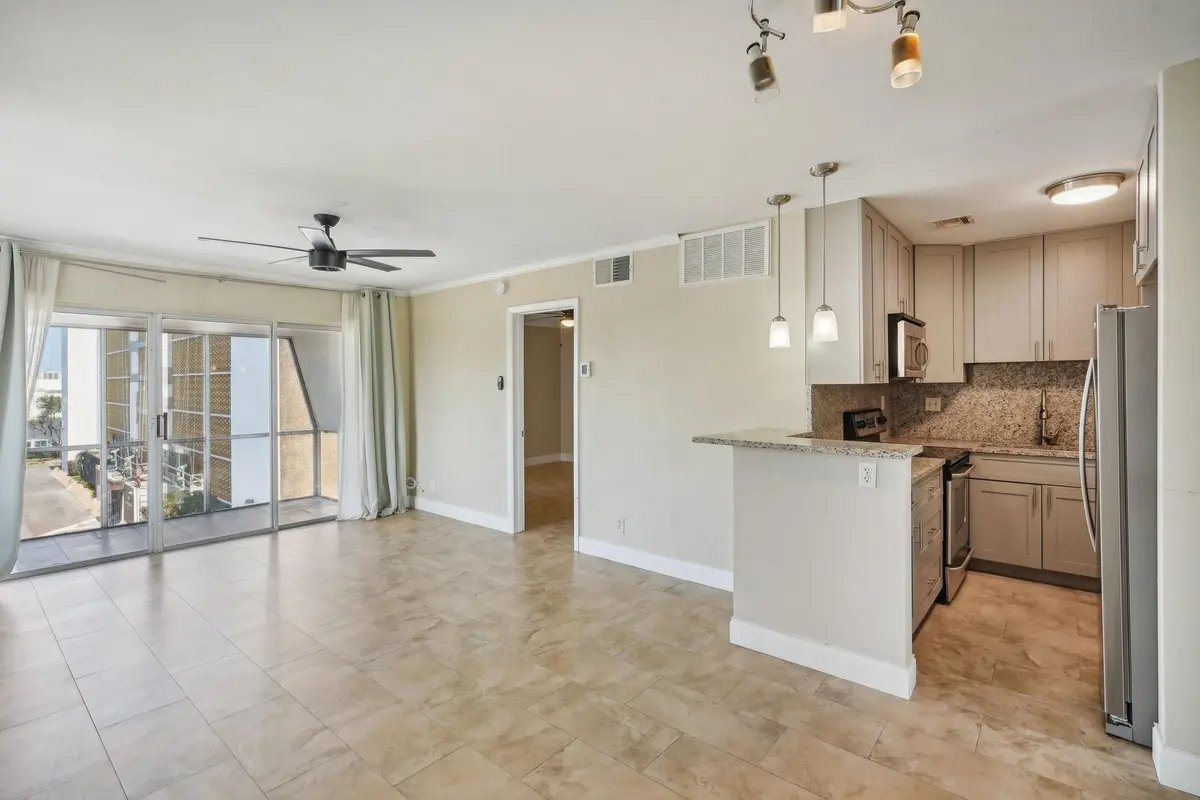 Photo 6 at 3040 NE 16th Avenue 402, Oakland Park