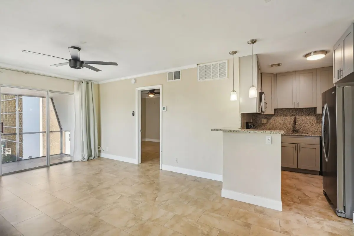 Photo 7 at 3040 NE 16th Avenue 402, Oakland Park