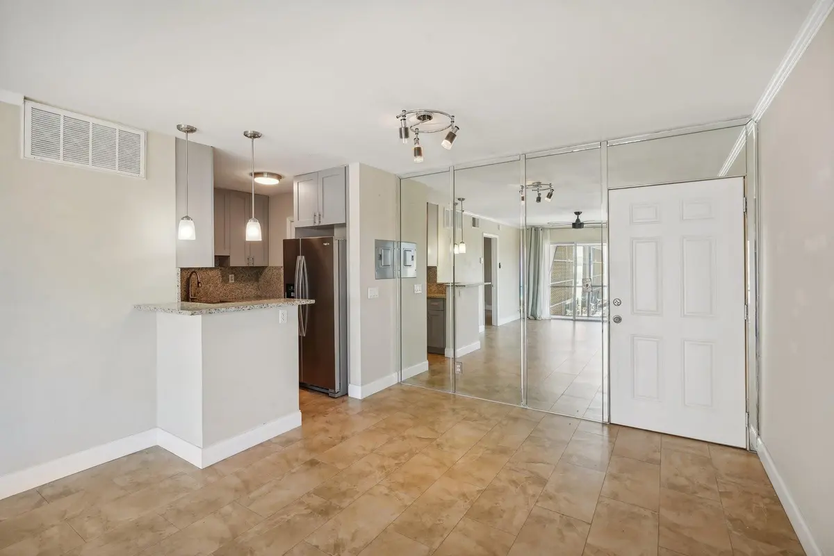 Photo 8 at 3040 NE 16th Avenue 402, Oakland Park