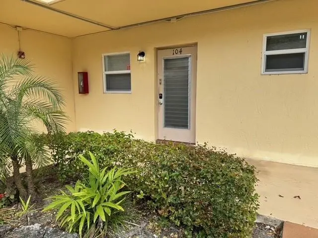 Photo 2 at 351 Cambridge Road 104, Hollywood