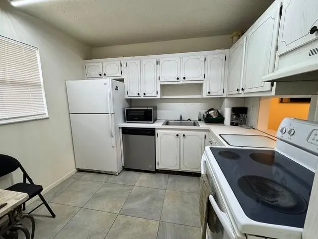 Photo 4 at 351 Cambridge Road 104, Hollywood