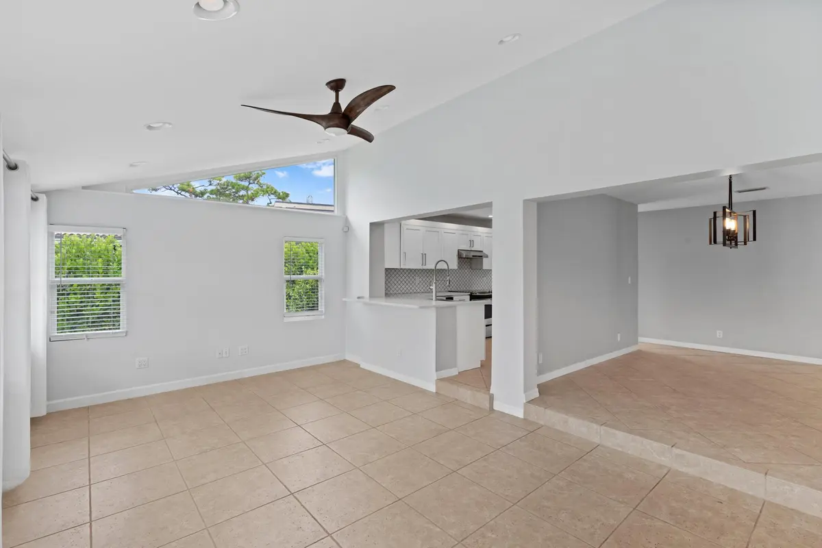 DSC08406 at 925 Foxpointe Circle, Delray Beach