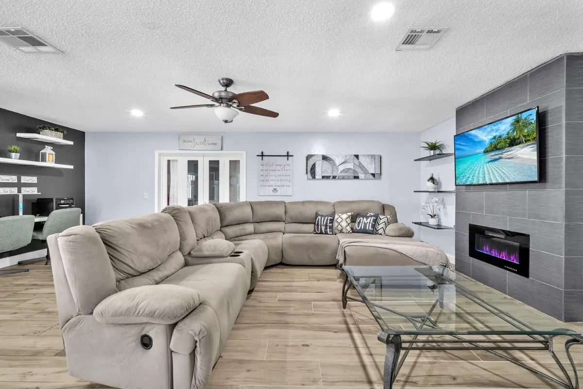 living room at 9591 Park Row, Boca Raton