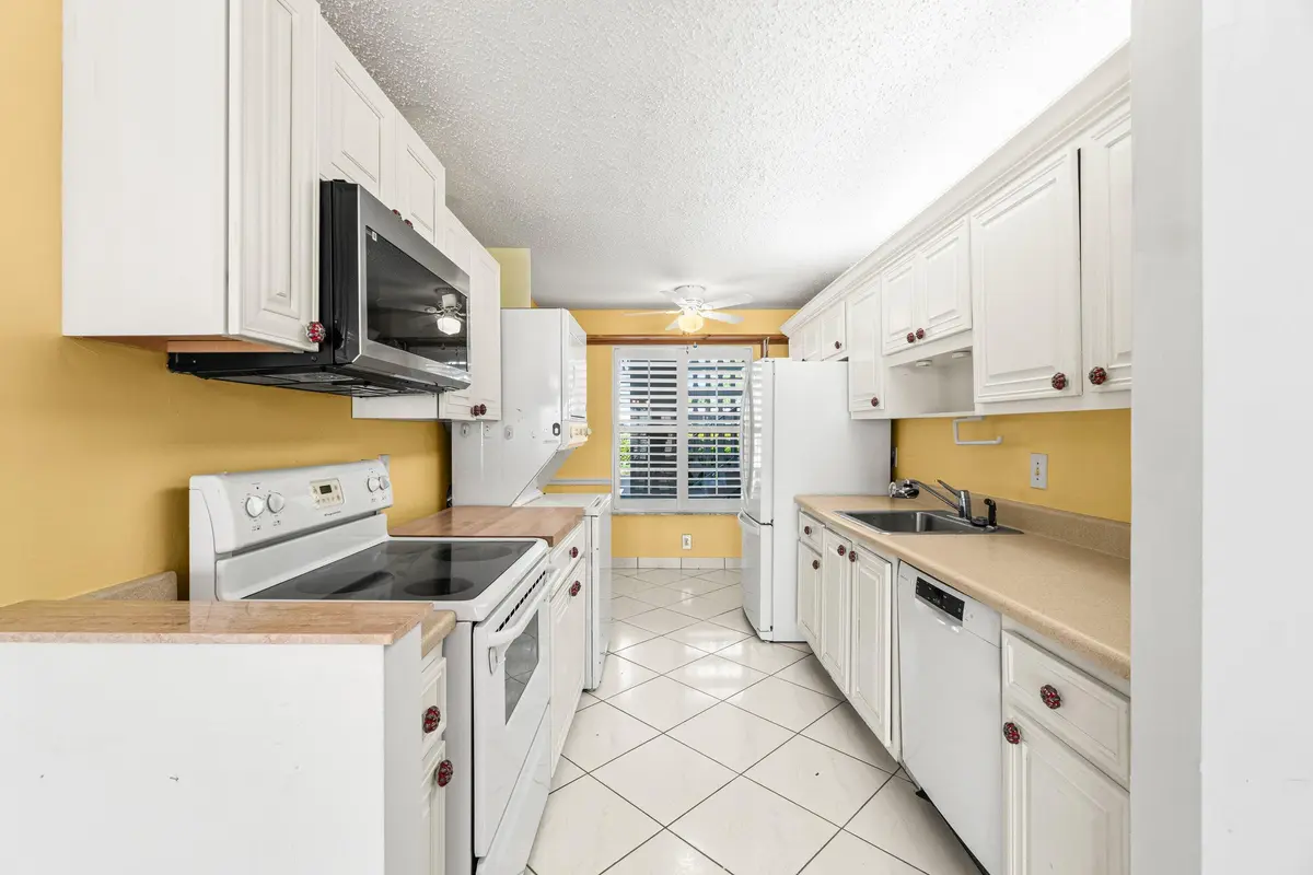 Kitchen.016-1020SilkOakTerrace-102 at 1020 Silk Oak Terrace 102, Delray Beach
