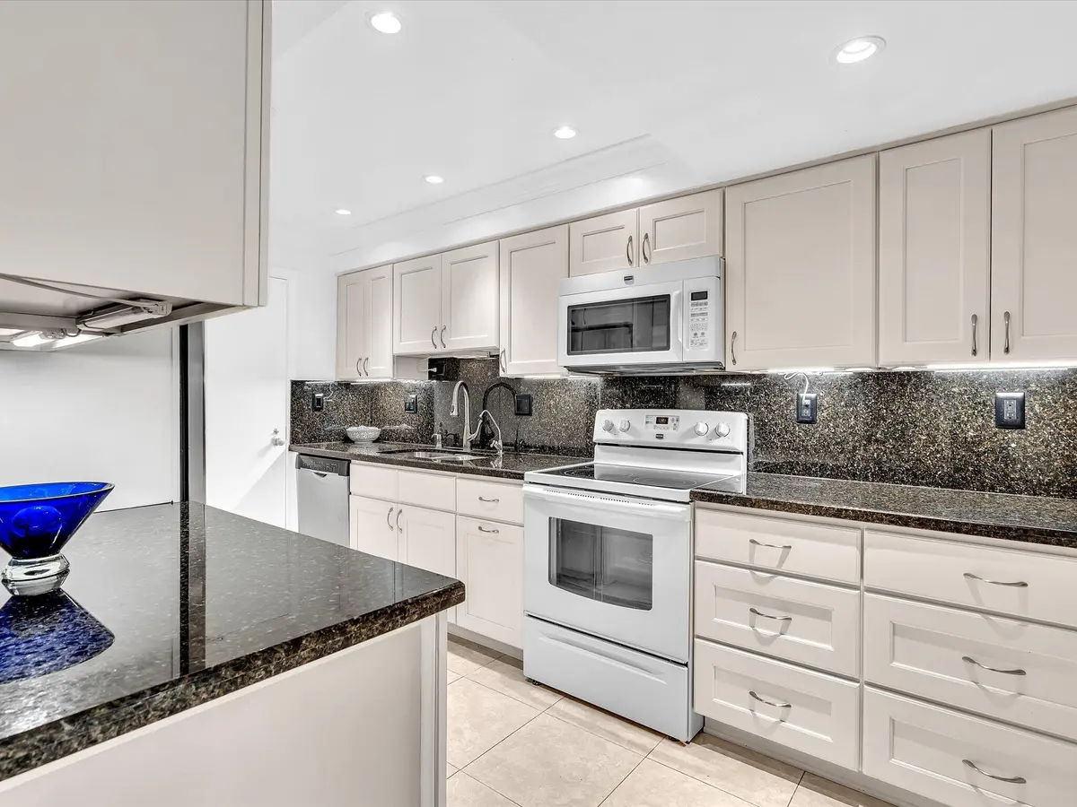 07-FPP00276 at 3333 NE 34th Street 319, Fort Lauderdale