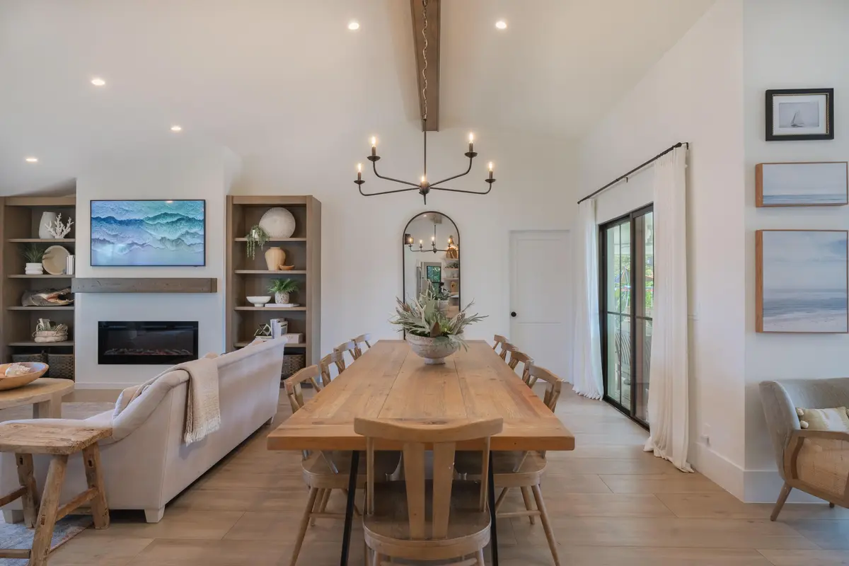 Dining at 15824 74th Avenue, Palm Beach Gardens