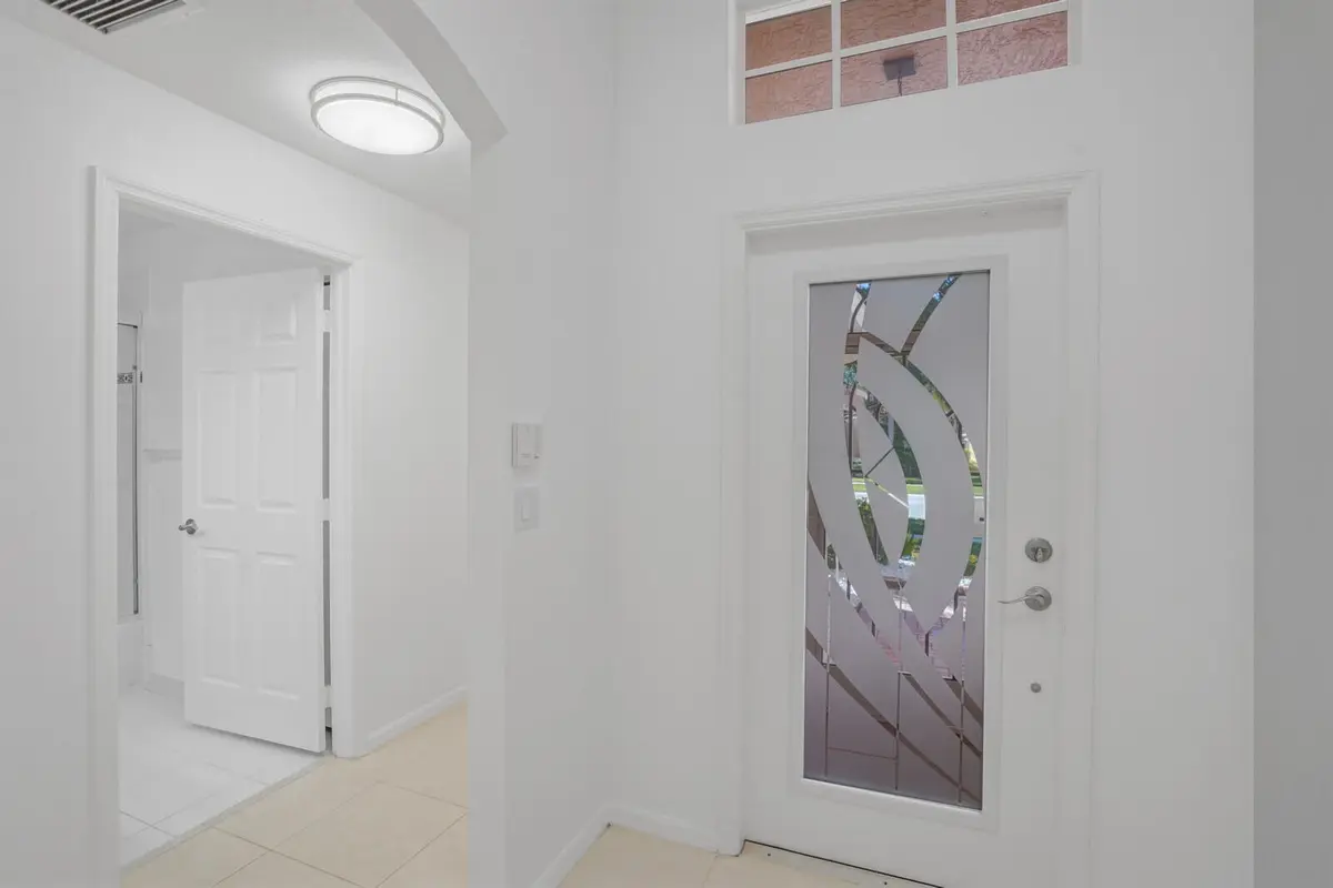 Light & Bright at 5329 Toscana Trail, Boynton Beach