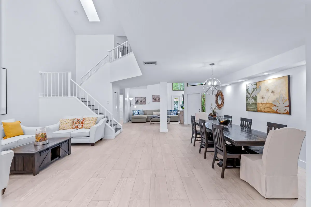 A7407701 at 2442 Windsor Way Court, Wellington