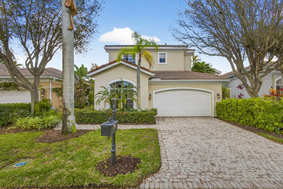 Driveway at 207 Andalusia Drive, Palm Beach Gardens