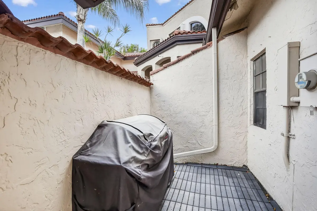 20-web-or-mls-_A7A1692 at 8841 W Sunrise Boulevard, Plantation
