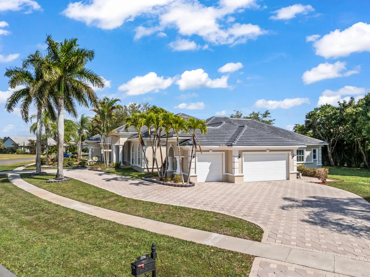 photos_high_resolution_2296_Greenview_Co at 2296 Greenview Cove Drive, Wellington